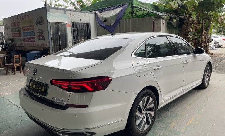 2019 Volkswagen Passat Hybrid full